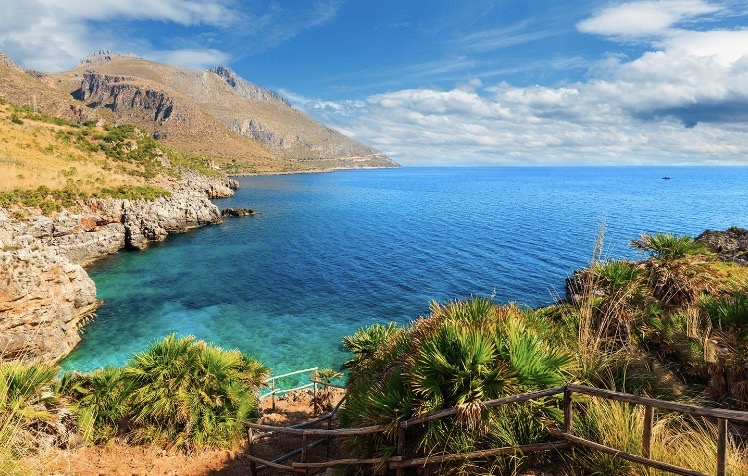 Cala Marinella nella Riserva dello Zingaro con acqua turchese