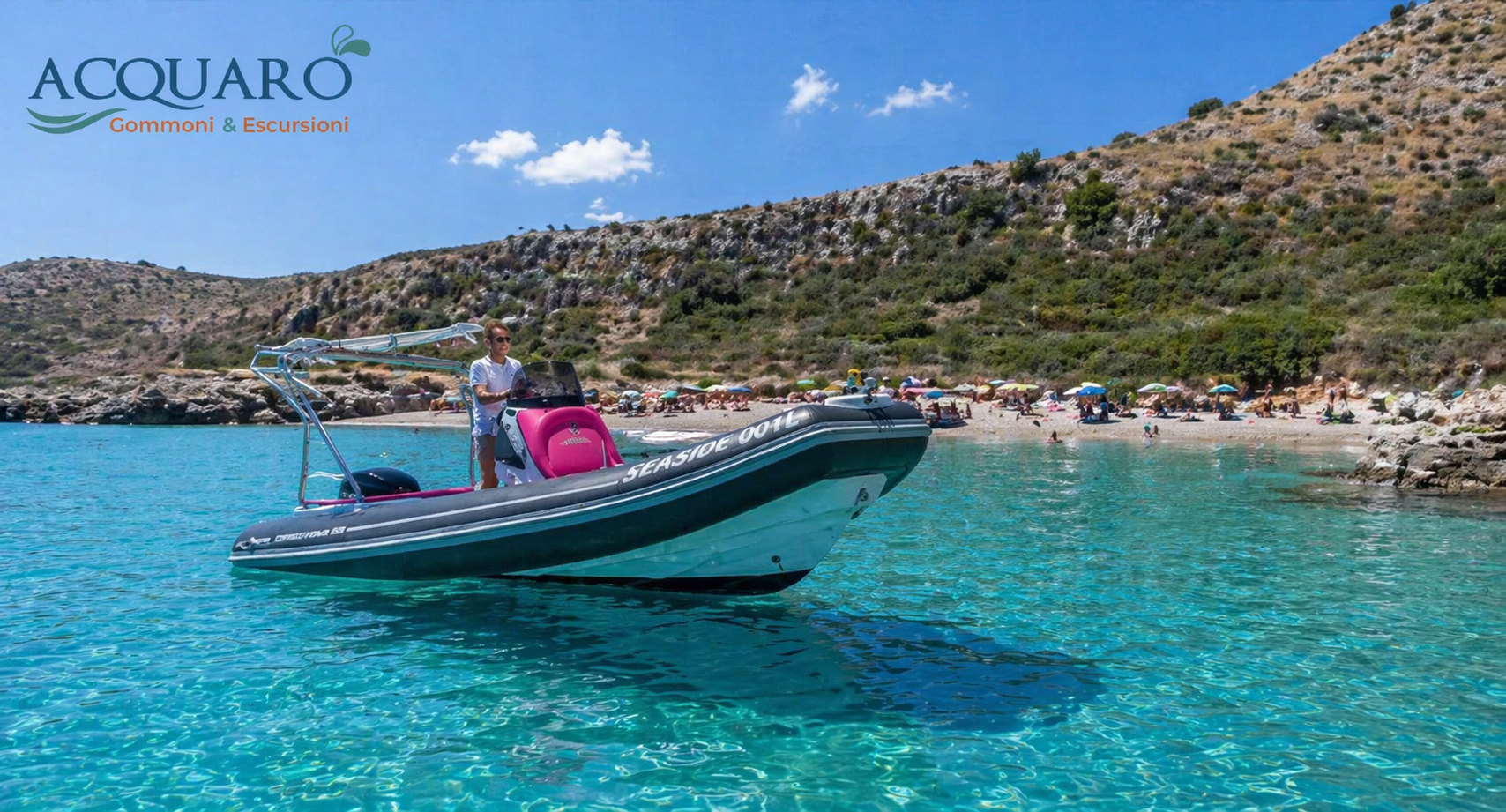 Gommone al tramonto davanti alla costa di San Vito Lo Capo
