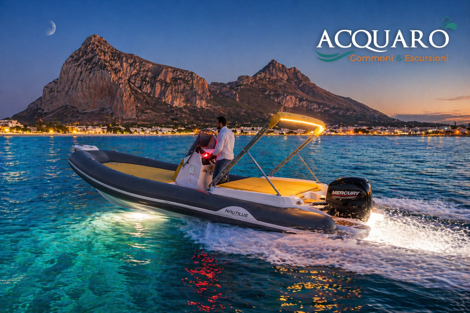 Gommone in acqua cristallina lungo la costa di San Vito Lo Capo